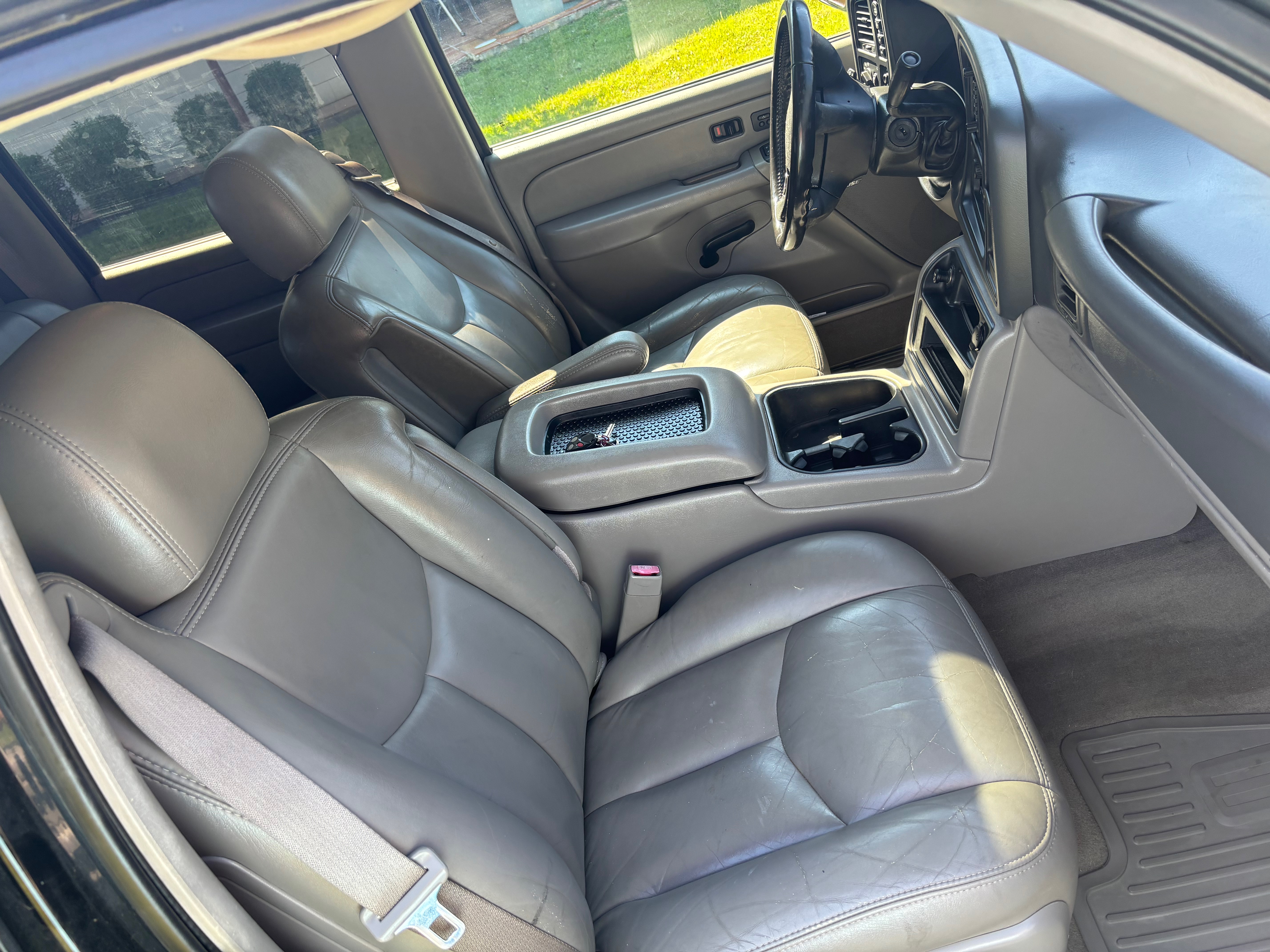 Used 2005 Chevrolet Avalanche Z71 w/ Sun And Sound Package AWD/4WD image 5