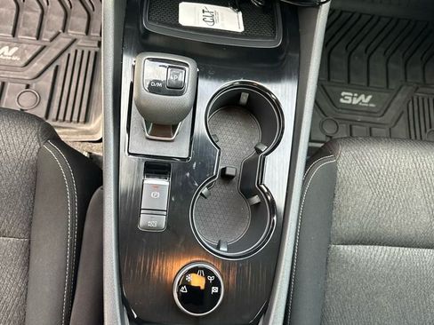 Used 2025 Nissan Rogue SV image 17