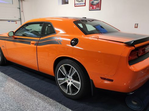 Used 2014 Dodge Challenger R/T image 1