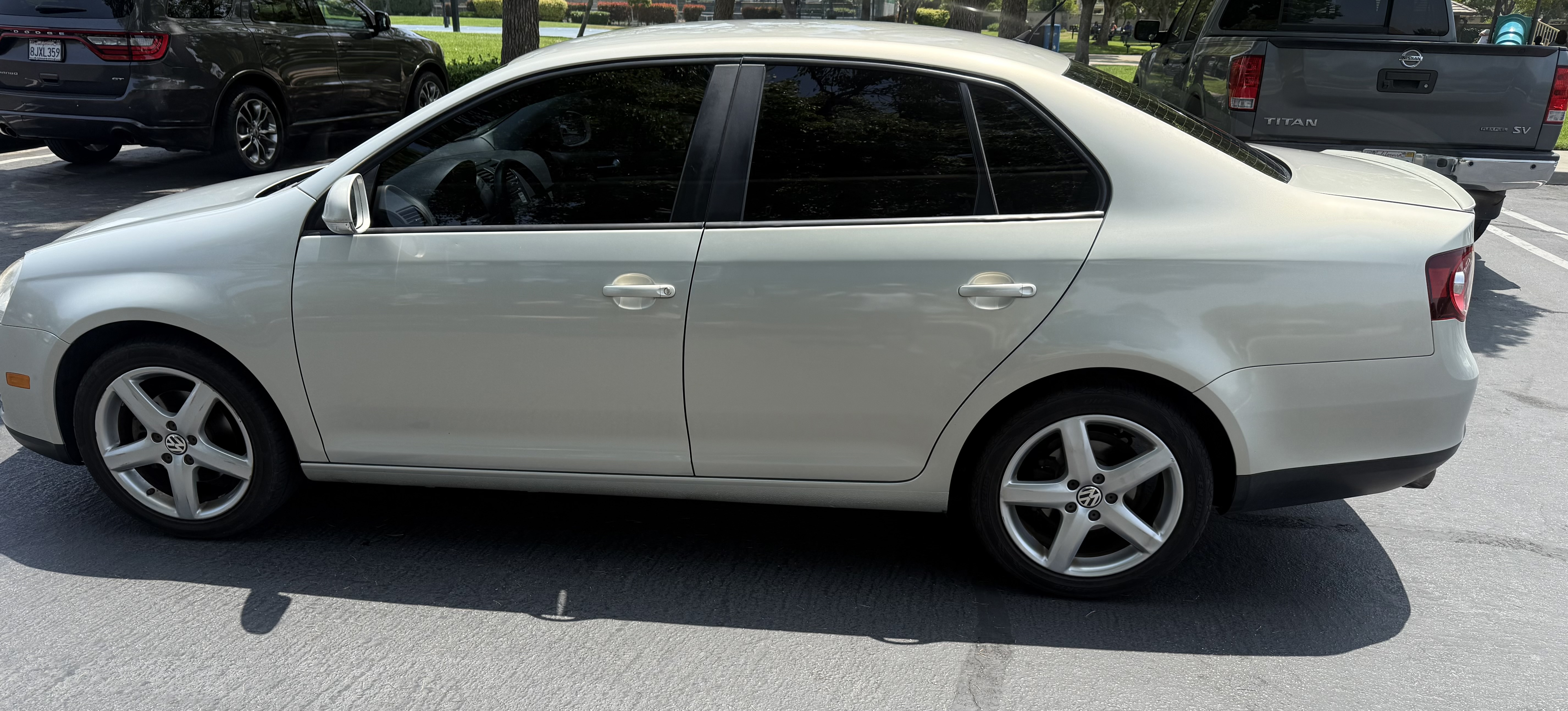 Used 2010 Volkswagen Jetta Limited Edition FWD image 1