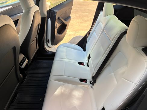 Used 2023 Tesla Model Y Performance AWD/4WD image 11