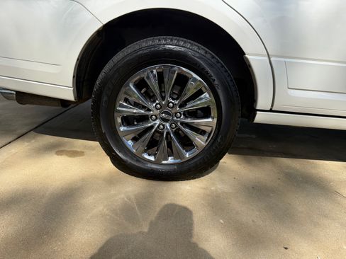 Used 2016 Lincoln Navigator Select image 15