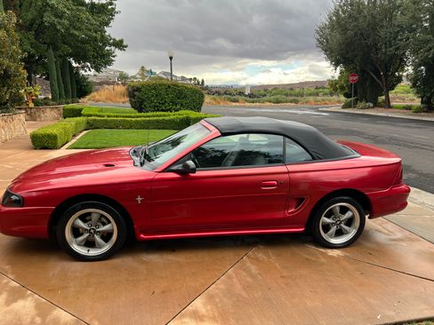 Used 1996 Ford Mustang Convertible 2D image 6