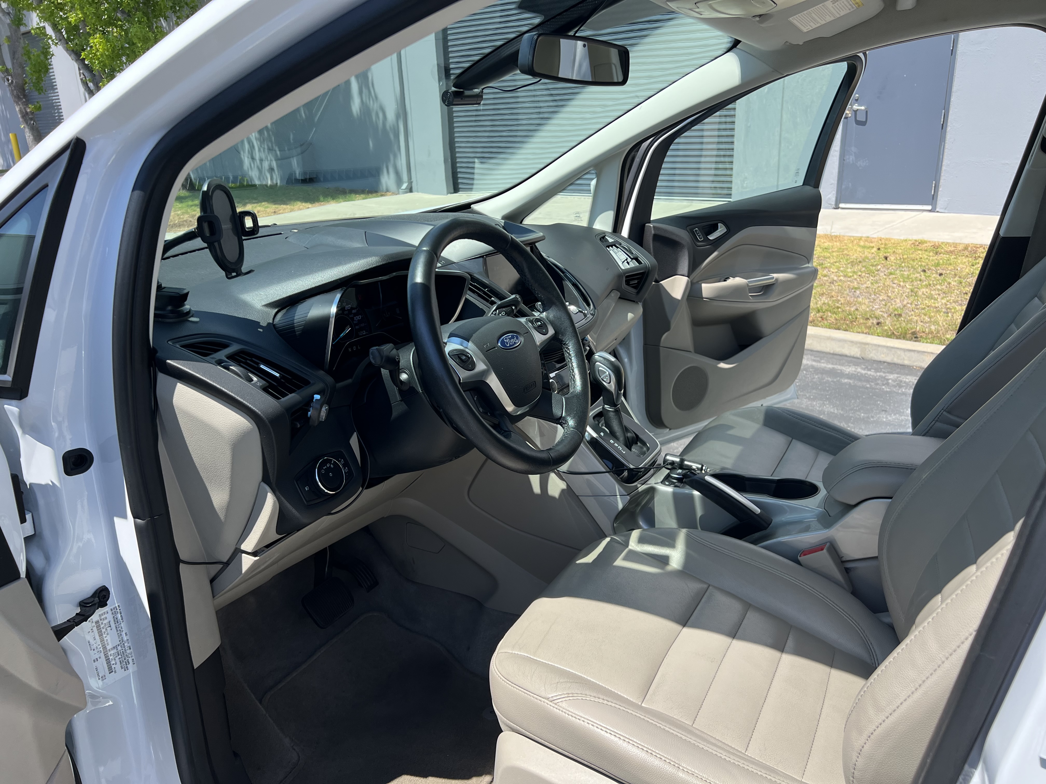 Used 2014 Ford C-MAX Energi SEL w/ Equipment Group 301A FWD image 11