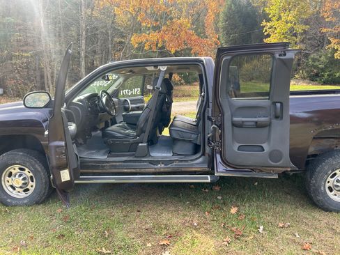 Used 2009 Chevrolet Silverado 2500 LT w/ Exterior Plus Package image 6