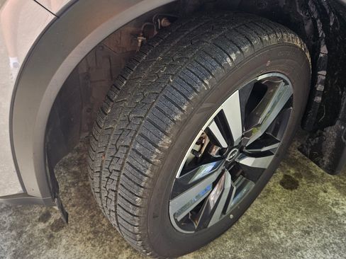 Used 2023 Nissan Rogue SL image 18