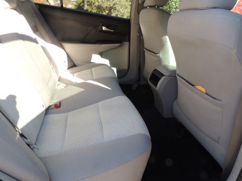 Used 2013 Toyota Camry LE image 12