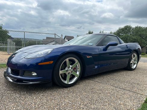 Used 2006 Chevrolet Corvette Coupe w/ Preferred Equipment Group RWD image 2