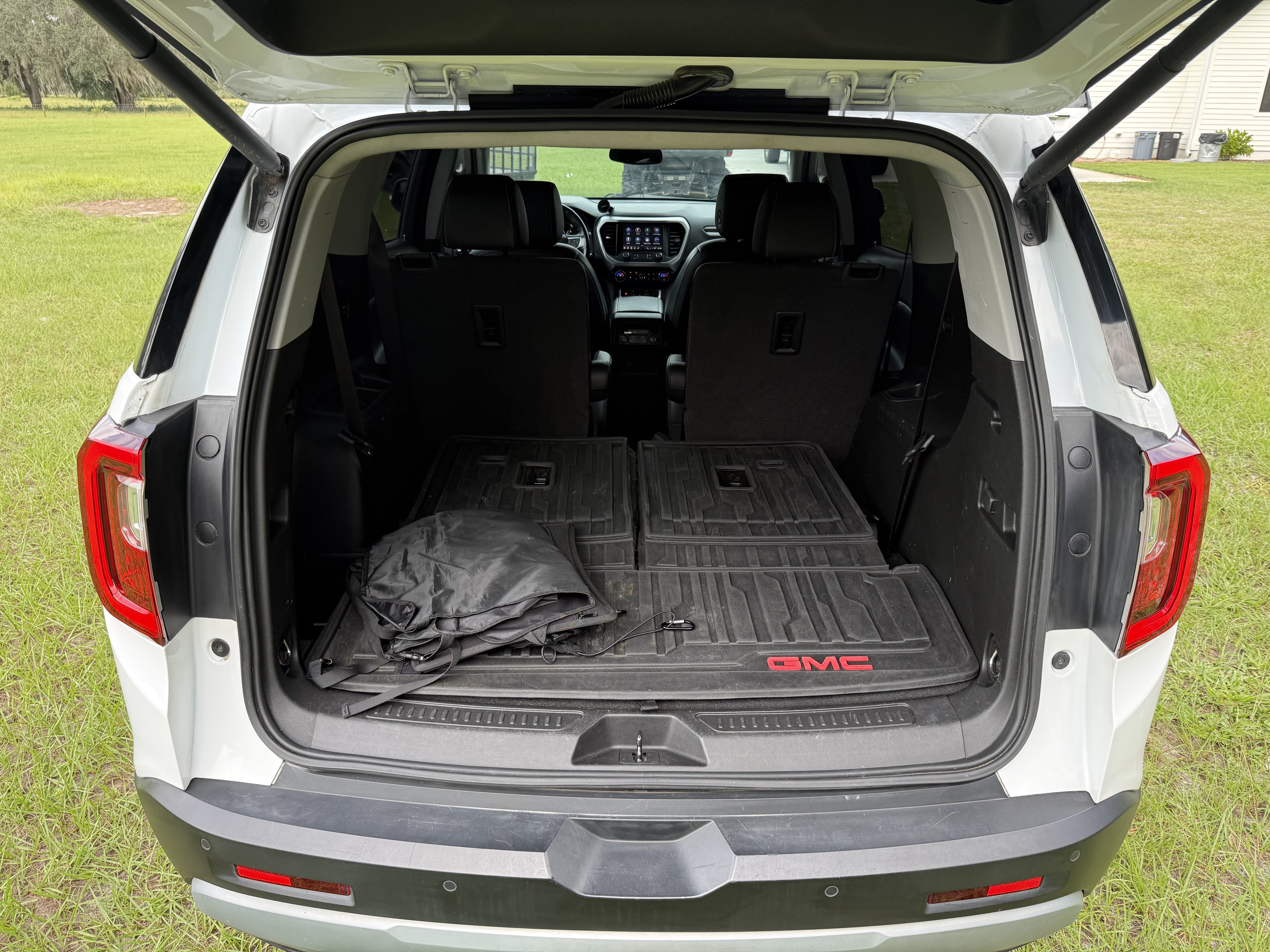 Used 2021 GMC Acadia SLT w/ Technology Package FWD image 21