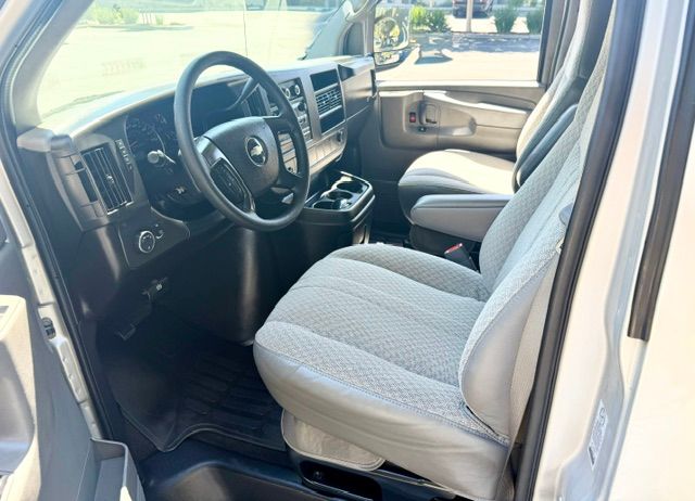 Used 2008 Chevrolet Express 3500 Passenger w/ LT Preferred Equipment Group RWD image 23