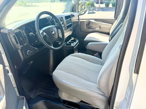 Used 2008 Chevrolet Express 3500 Passenger w/ LT Preferred Equipment Group RWD image 23