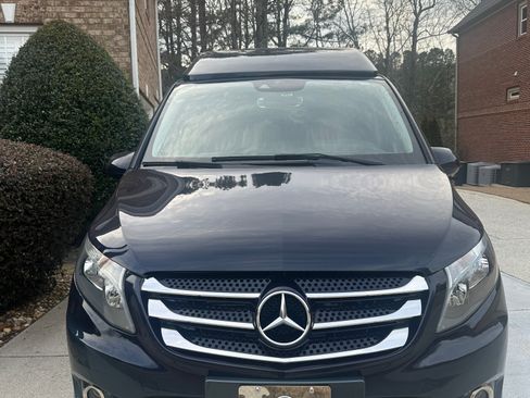 Used 2016 Mercedes-Benz Metris Passenger image 4