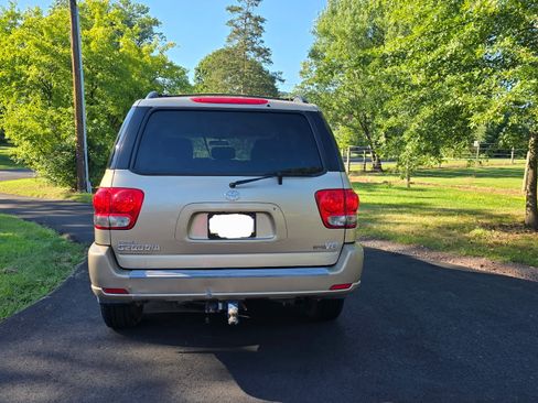 Used 2006 Toyota Sequoia SR5 RWD image 9