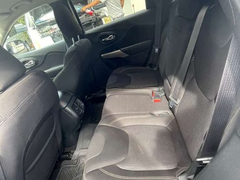 Used 2017 Jeep Cherokee Latitude image 19