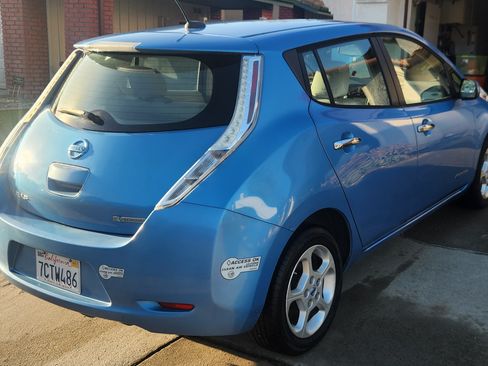 Used 2013 Nissan Leaf SV w/ LED & Quick Charge Pkg image 2