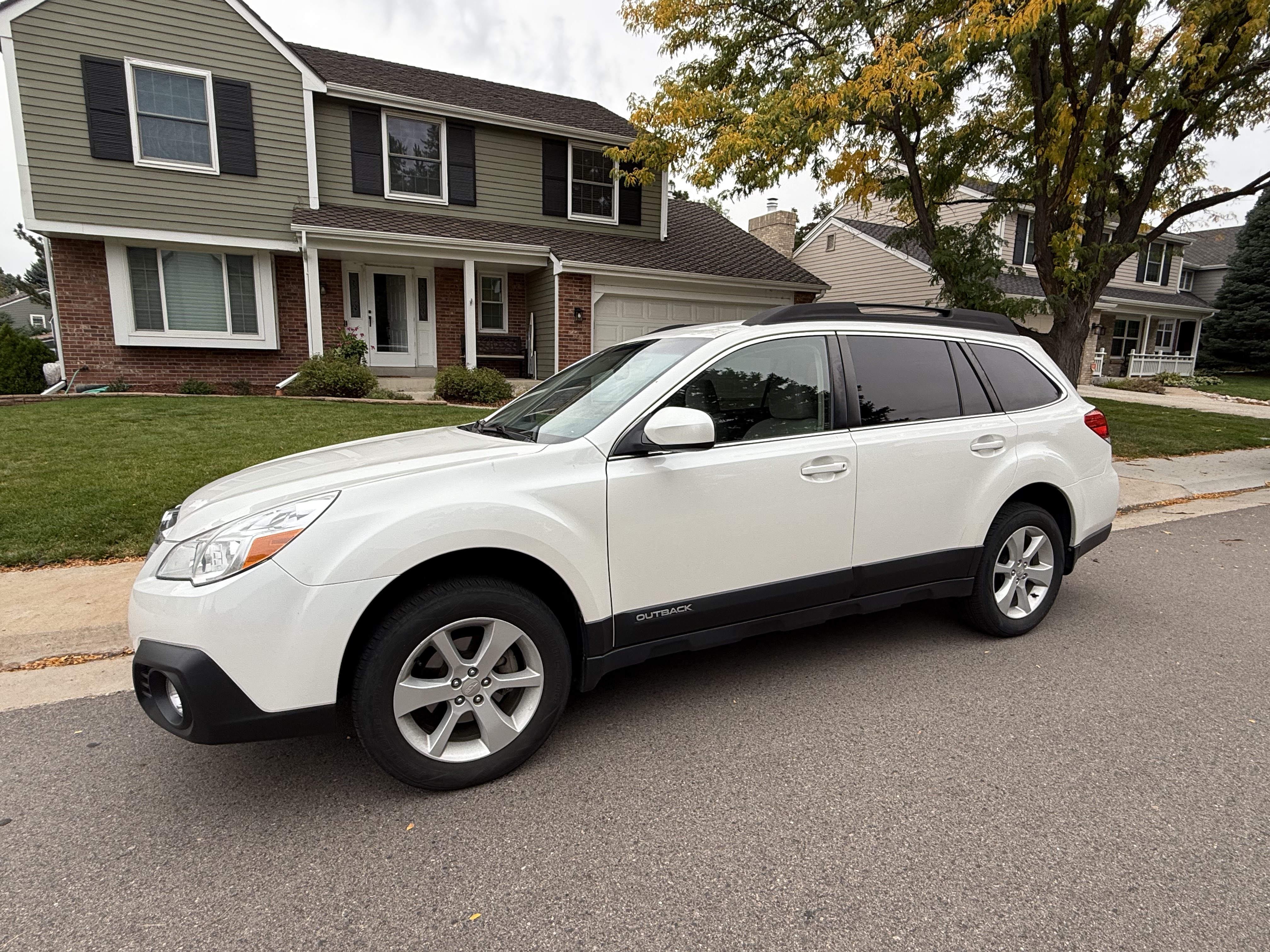 Used 2014 Subaru Outback 2.5i Premium w/ Popular Package #1B AWD/4WD image 1