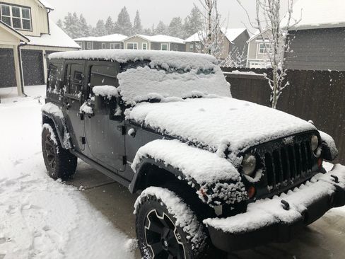 Used 2013 Jeep Wrangler Unlimited Rubicon w/ Connectivity Group AWD/4WD image 5