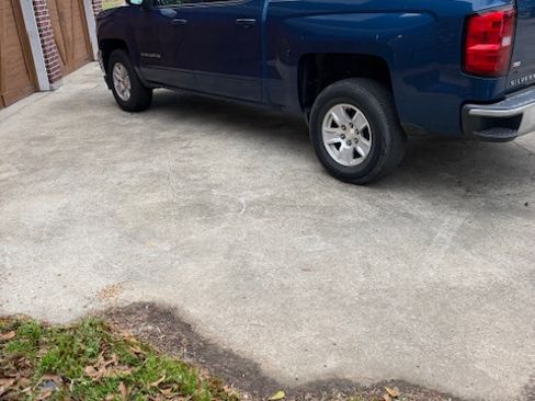 Used 2017 Chevrolet Silverado 1500 LT w/ LT Convenience Package RWD image 4