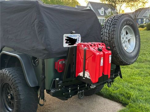 Used 2005 Jeep Wrangler Unlimited w/ Premium Audio Group image 2