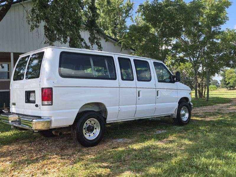 Used 2000 Ford E-350 and Econoline 350 Wagon RWD image 4