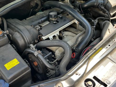 Used 2004 Volvo XC70 AWD/4WD image 11