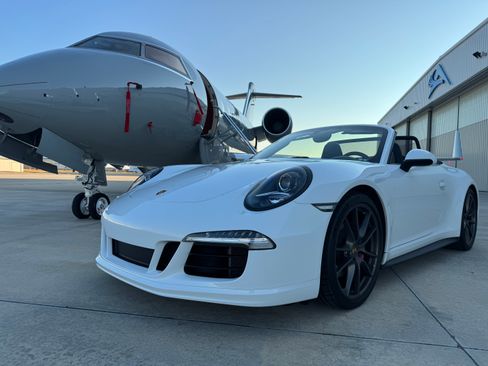 Used 2014 Porsche 911 Carrera 4S AWD/4WD image 2