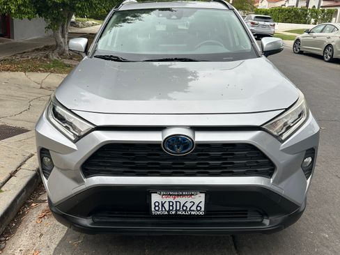 Used 2019 Toyota RAV4 XLE w/ Carpet Mat Package image 10