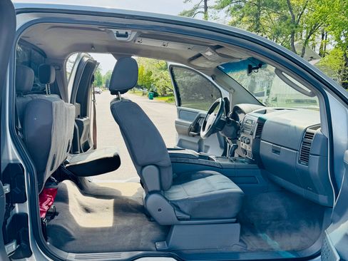 Used 2005 Nissan Titan SE image 11