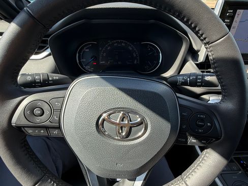 Used 2021 Toyota RAV4 XSE AWD/4WD image 9