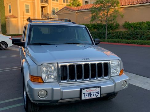 Used 2010 Jeep Commander Sport RWD image 3