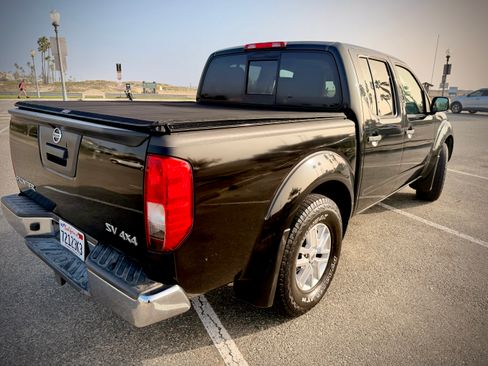 Used 2014 Nissan Frontier SV image 5