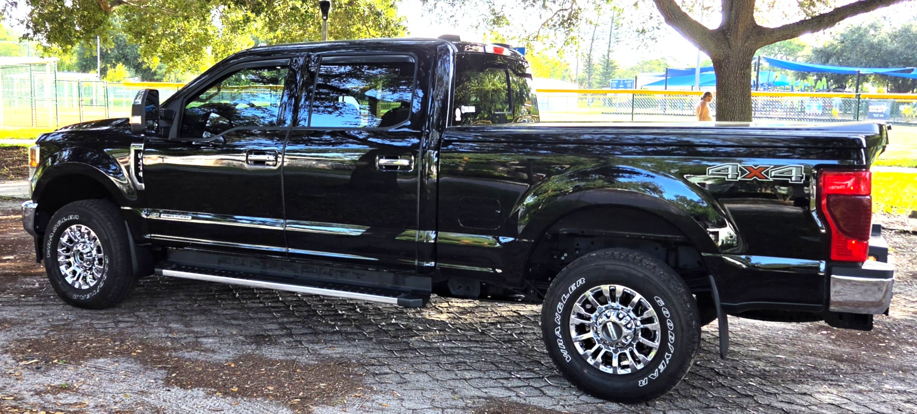 Used 2022 Ford F250 XLT w/ XLT Premium Package AWD/4WD image 2