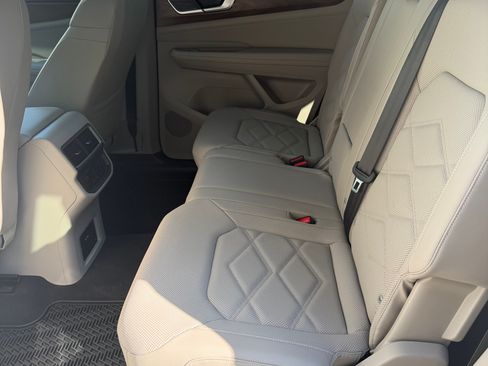 Used 2024 Volkswagen Atlas SE AWD/4WD image 14