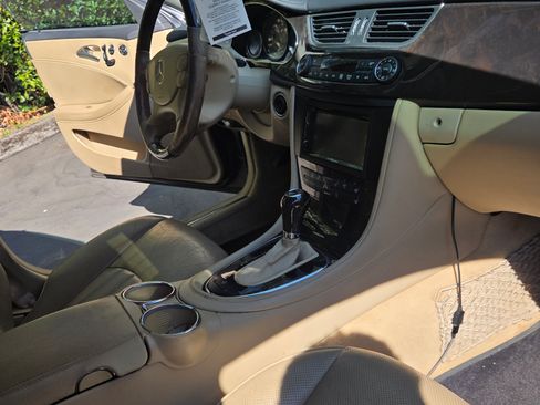 Used 2008 Mercedes-Benz CLS 550 image 5