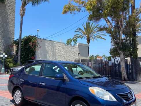 Used 2014 Nissan Versa SV FWD image 5