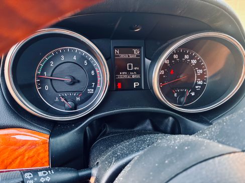 Used 2013 Jeep Grand Cherokee Overland image 2