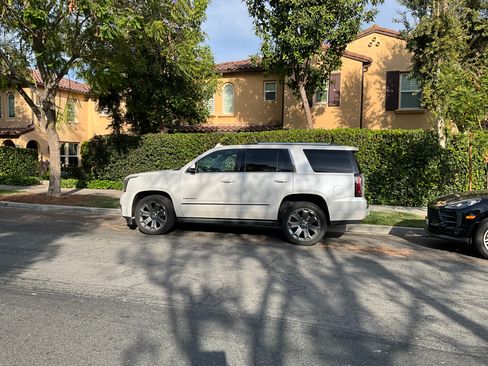 Used 2016 GMC Yukon Denali w/ Open Road Package AWD/4WD image 1