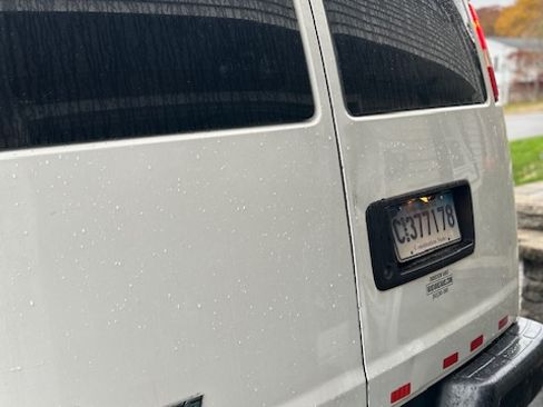 Used 2011 Chevrolet Express 2500 image 7