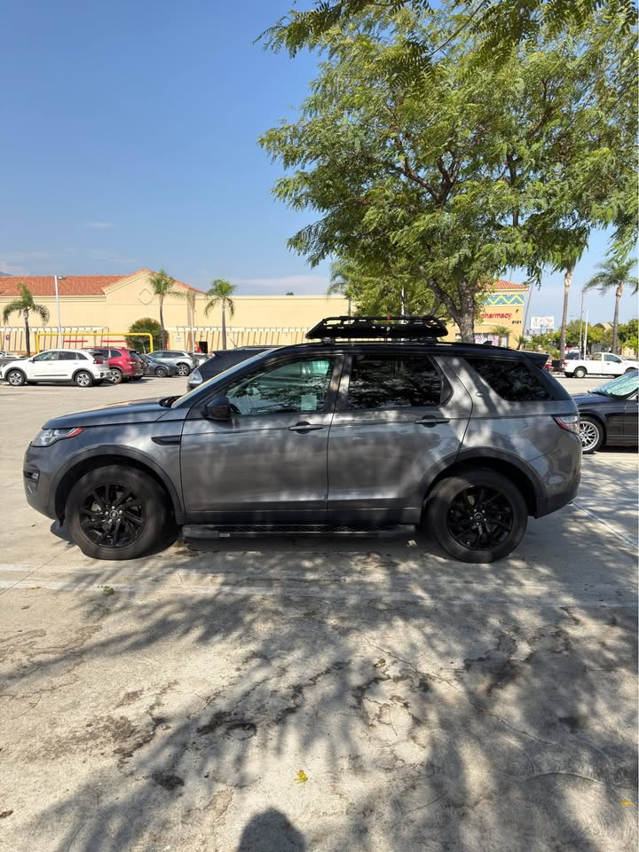 Used 2016 Land Rover Discovery Sport SE AWD/4WD image 12