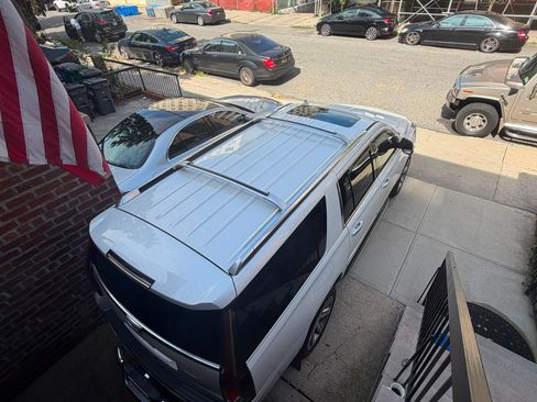Used 2017 Cadillac Escalade ESV Luxury AWD/4WD image 9