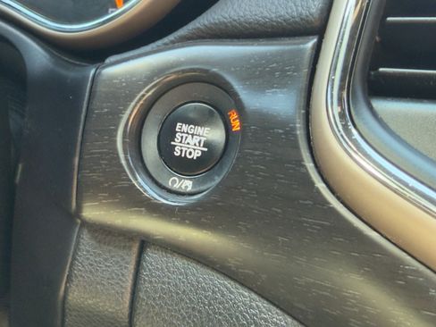 Used 2017 Jeep Grand Cherokee Laredo w/ Quick Order Package 2BE image 14