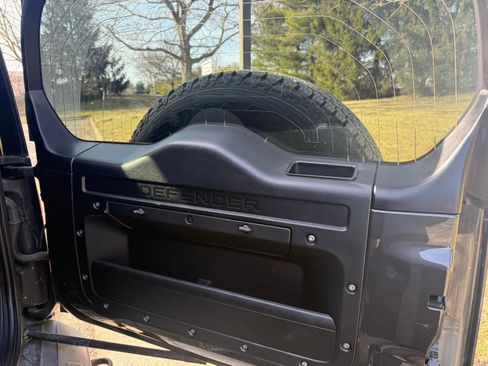 Used 2023 Land Rover Defender 110 X-Dynamic SE image 13