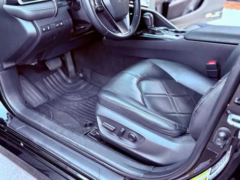 Used 2018 Toyota Camry XLE image 23