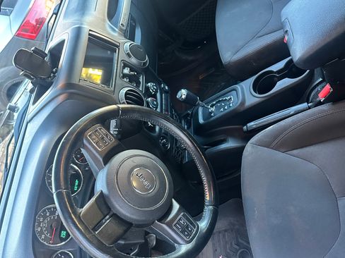 Used 2018 Jeep Wrangler Unlimited Sport S image 12