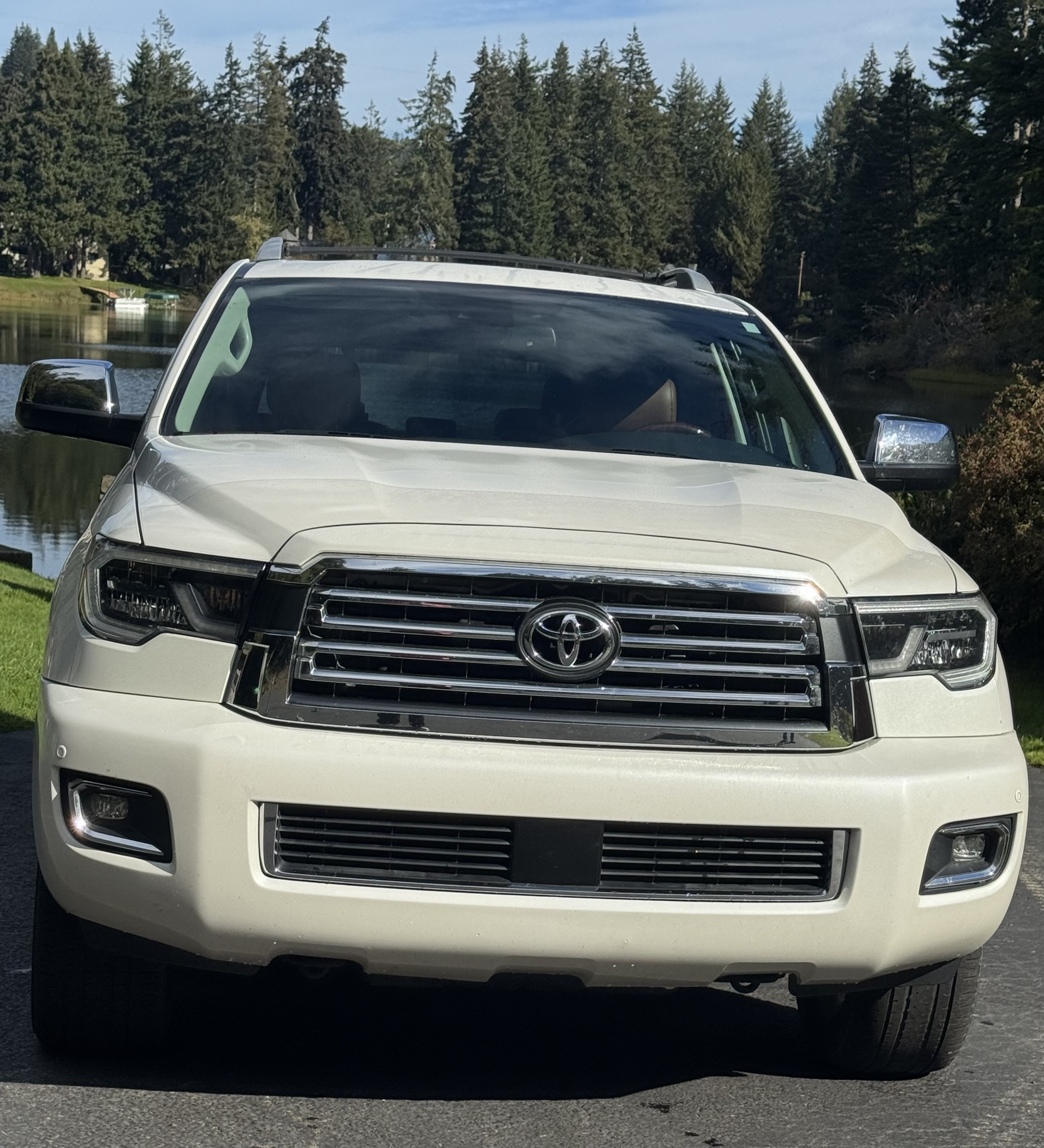 Used 2018 Toyota Sequoia Platinum AWD/4WD image 4