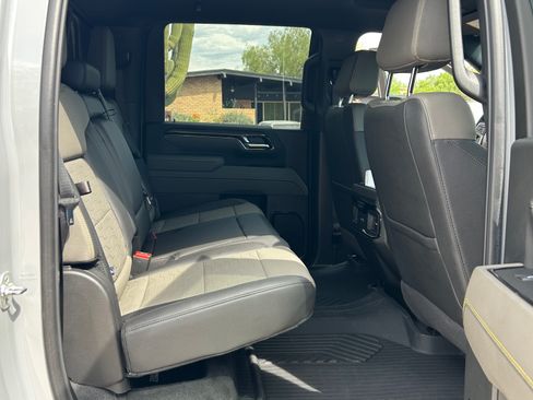 Used 2025 Chevrolet Silverado 2500 ZR2 w/ Technology Package AWD/4WD image 11