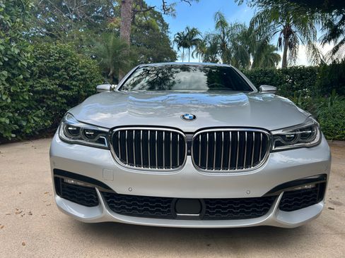 Used 2019 BMW 750i image 4
