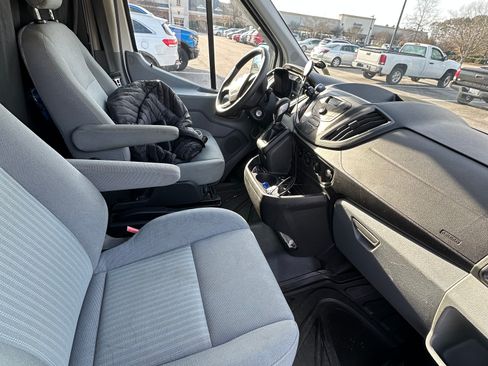 Used 2015 Ford Transit 250 130 Medium Roof image 9