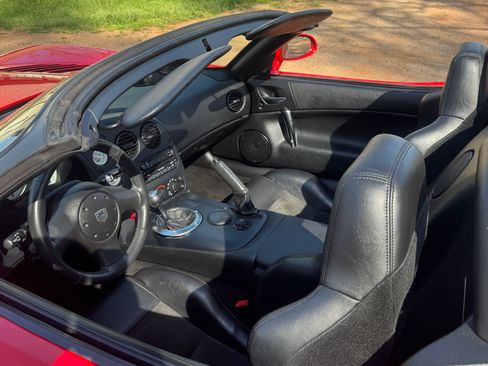 Used 2003 Dodge Viper SRT-10 image 8