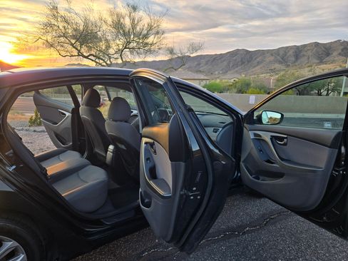 Used 2014 Hyundai Elantra SE w/ Option Group 02 image 9